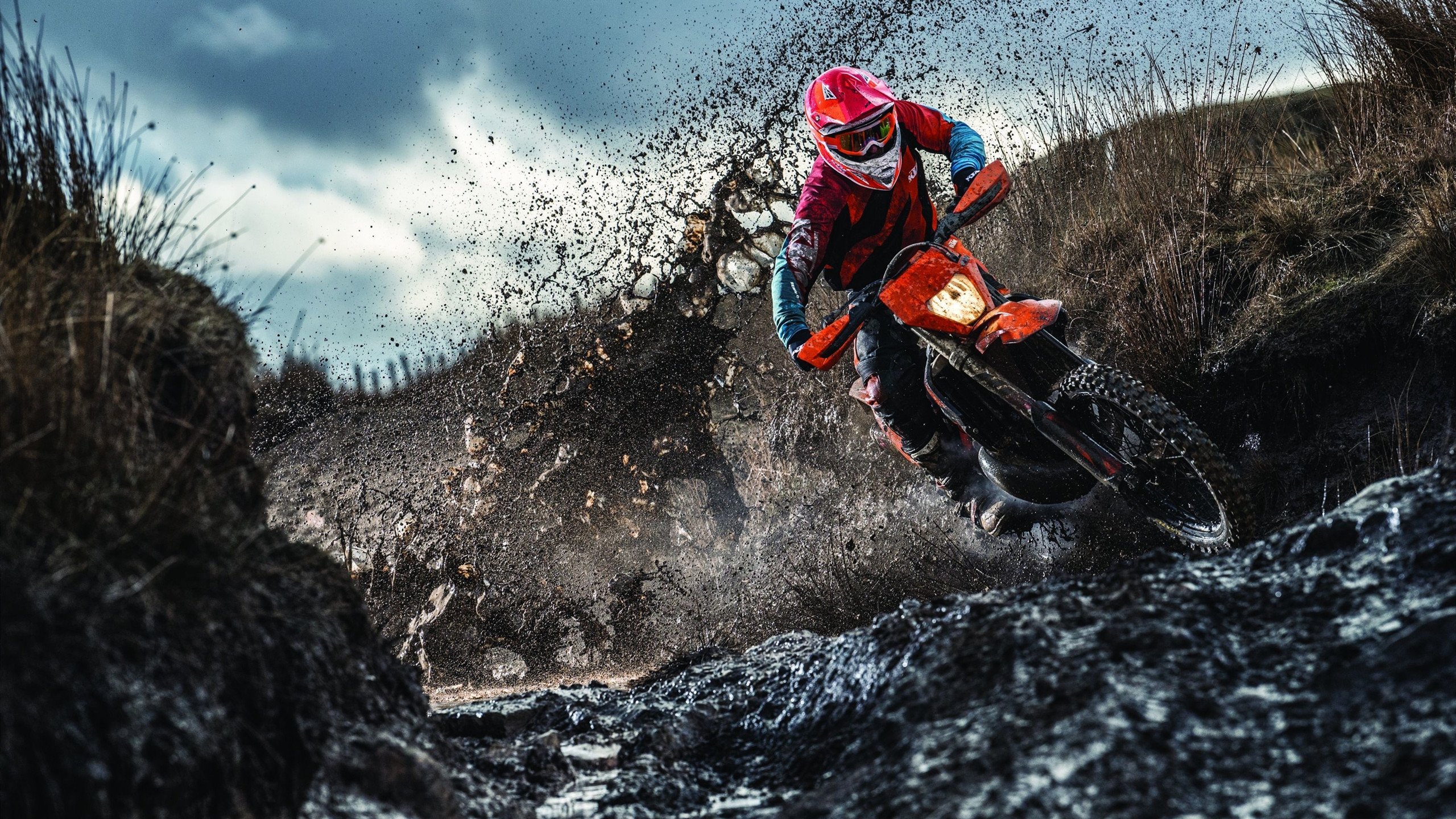 中超球队防守反击战术奏效明显,足球中的防守反击战术